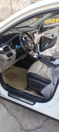سورنتو لبيع فقط خليجيه موديل 2018 ما بيه صبغ بس بارد موصافات السياره ب...