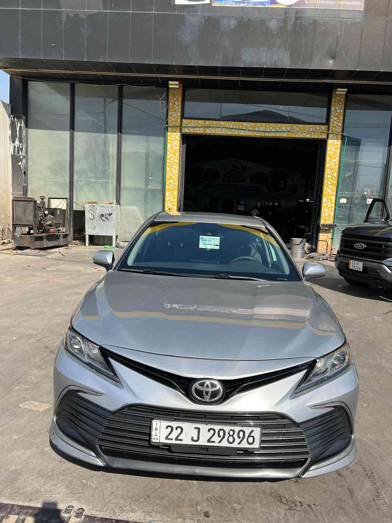 توياتا كامري موديل2021
مصفاتLE
سياره بها صبغ قبغ صندوق و اشوه بلا جملغ وره 
بدون داخل بدون ايرباگ بجم كبس 
ماشي 50مايل
سياره ما يريدها ايشي بدون مصاريف كول بشرط 
سياره مصفات ايكو+سپورت +نورمال 
فول تحكان سترين 
رادر جانبي 
وسعرها١٧٨ورقه ر مجال
 غرمه عليها ٣٥ورقه و ينزال من س

نص مكتوب في الصور:
- *********** - ***********