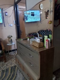 نصف تخم • كرسي هزاز • ميز تواليت