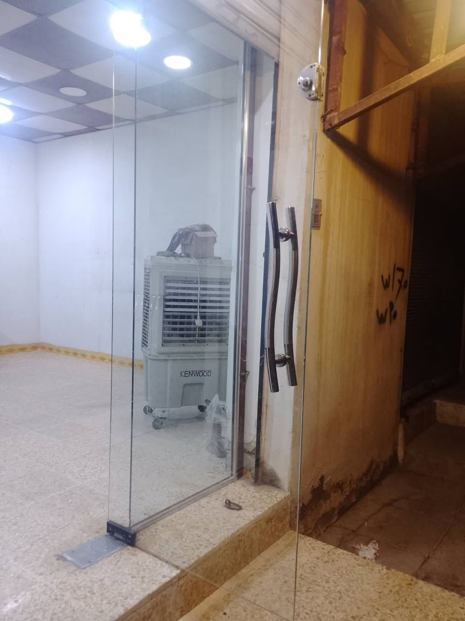 جام خانة للبيع نضيفه اخو الجديد استخدام قليل
الطول 260العرض 230 
السعر 150الف بيها مجال الشاري

العنوان موصل الايمن منطقه الغزلاني التواصل عل رقم *********** بي وتساب او عل خاص
