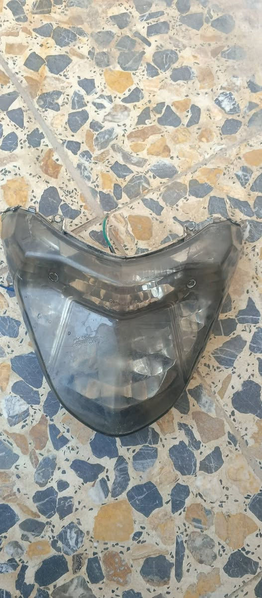 غراض ماكس للبيع 
بك لايت نضيف 
يدات تحكم شرط الشغل 
سيبايه جديده مامشدوده على الدراجه 
بس العينه مااعرف بيه تشتغل او لا
السعر كلهن ب25 الف 
بصره گرمه علي 
***********

