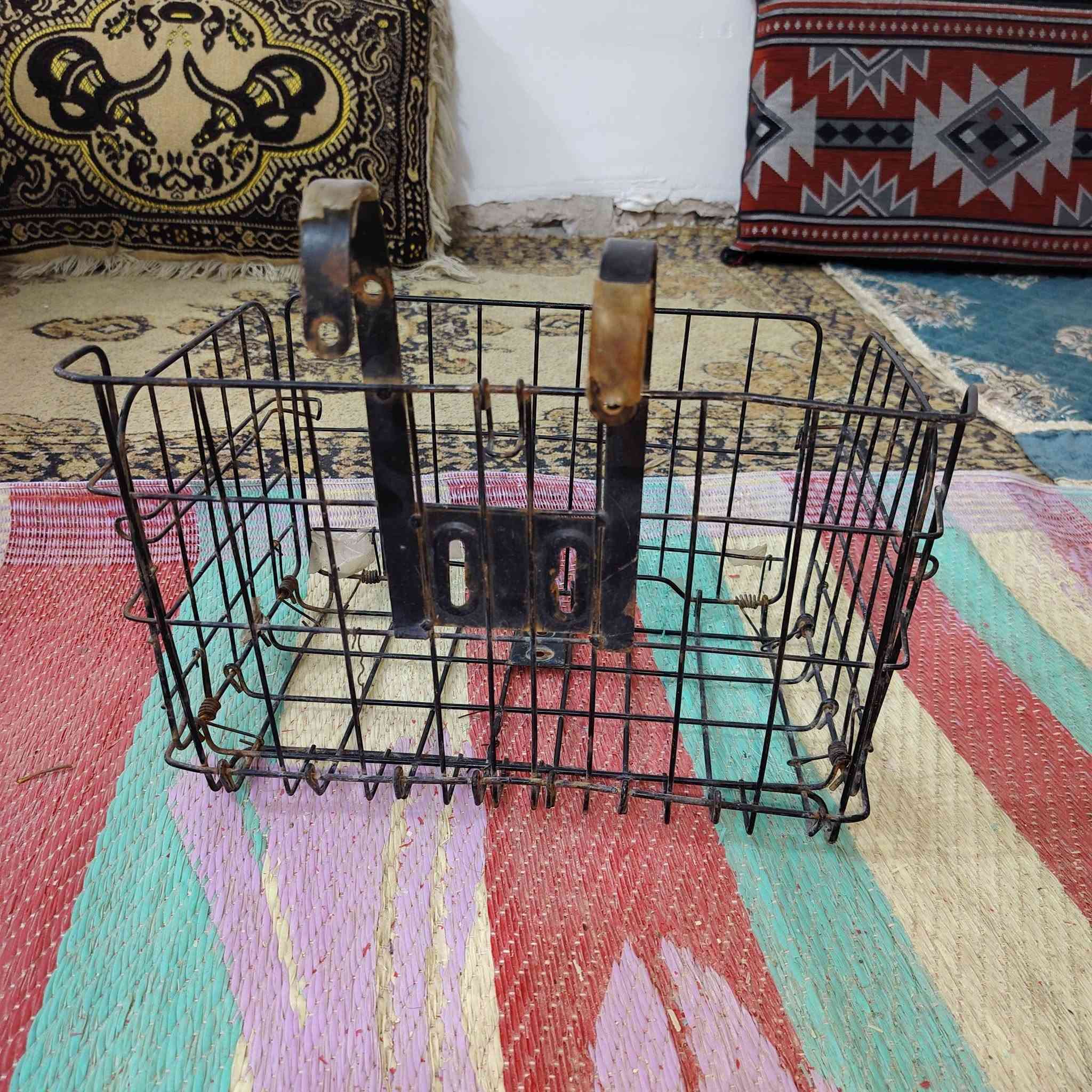 سلام عليكم سله مال بايسكل تطبك حديد نضيفه كلش سعر 4 الاف وبيها مجال مكاني بغداد حسينة مال راشدية قرب عمارة حمره رقم هاتف ***********
