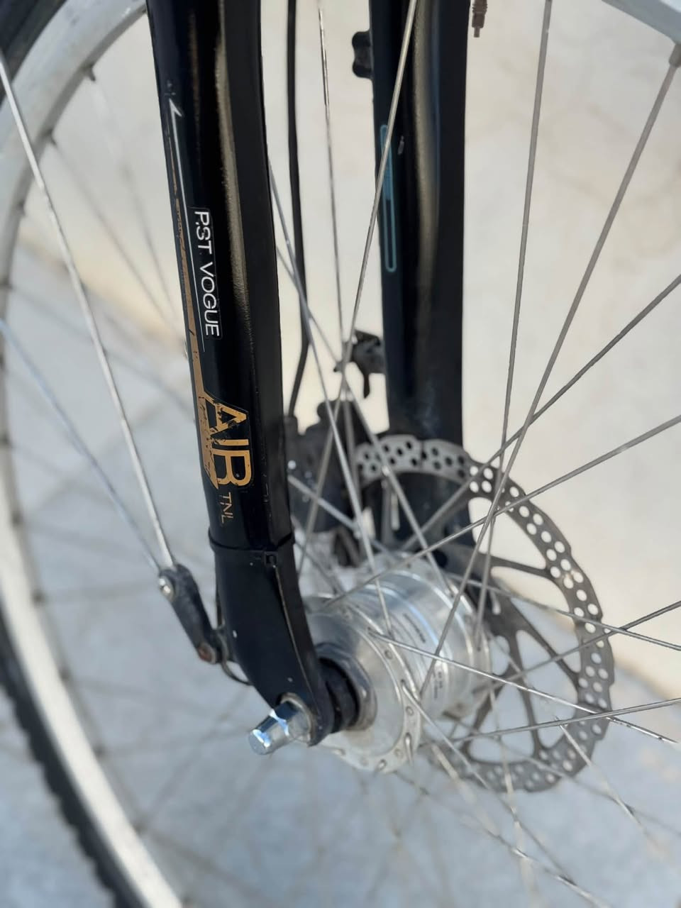 🩵🚴‍♂️💙
بايسكل / الماني❤️

ماركة / Ghost

اورجينال

المنيوم

نوع / ترحال

قياس/ ٢٩

فريم / L - XL

ماشة دبل هواء
RST vogue air

بريكات هايدروليك 
Shimano

٩ * ٣كير 
Shimano Deore

مكينة خلفي 
shimano XT

مكينة امامي
Shimano deore

إطارات 
Schwalbe

داخل بايدر / براكيت بوش
Shimano deore

ماكنيت اصلي

سعر / ٤٨٥ الف
***********

📍مكان/ سليمانية :- بكرجو جديد - قريب جامع احسان

توصيل موجود لي كل محافظات 🚕
