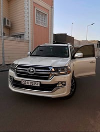 لاندكروزر V8 • ٢٠٢٠ • رقم بغداد
