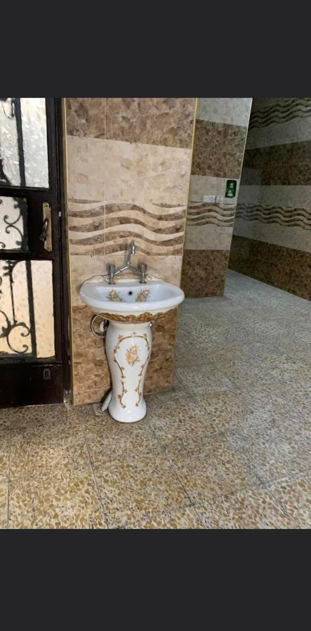 بيت لليجار البلديات تقاطع الكهرباء بيت مساحه 200 متر عل شارع العام بي تشجير 650 الف نهايته
"للاستفسار ***********
بيت لليجار البلديات تقاطع الكهرباء بيت مساحه 200 متر عل شارع العام بي تشجير 650 الف نهايته
