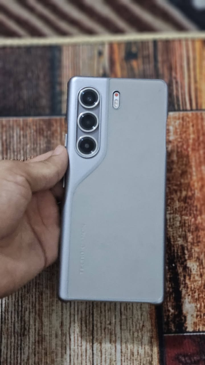 تكنو كامون 40 برو 5G
كامل ملحقات 
استخدام اسبوعين تقريبا 
معالج دايمنسيتي 7300
ذاكرة 256 
عشوائية 12\12 
مكفول من كلشي 
سعر الجديد 450 
اني ابيع ب400 قفل 
توصيل ماعندي 
مكاني النجف الاشرف 
متواجد بالفيس و واتساب ، رقمي ***********
