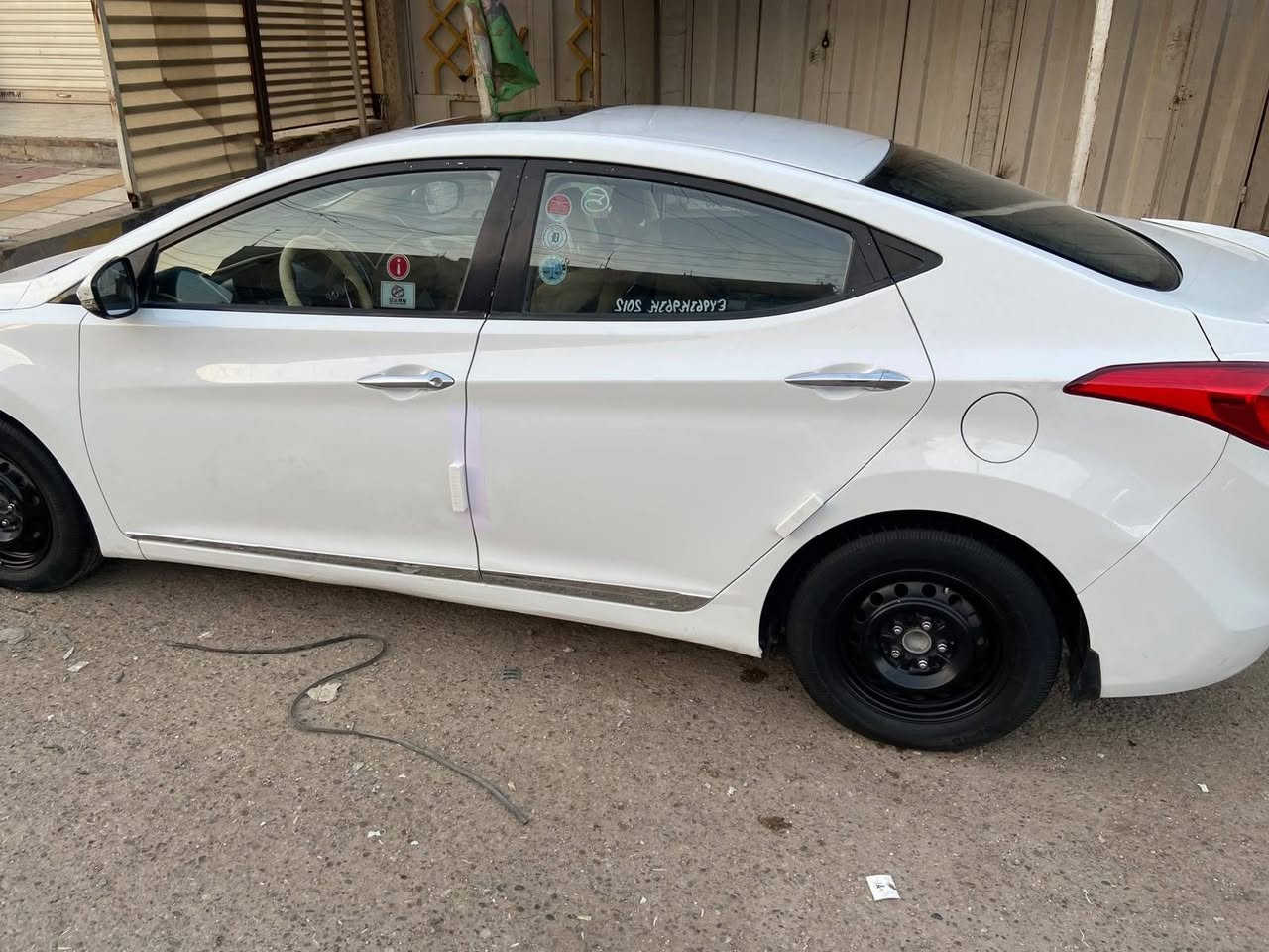 السلام عليكم ELANTRA 
2012 خليجي فول 1/1
محرك 2000 دوش 
ماشية 113 الف km 
سيارة صدر خلفي امامي جديد 
 مي أخضر منضومة تبريد كلة جديد حت الفريز عبوة فيت بم جديدة تفصيخ تخم تاير اي شي ذاكرة جديد تجي تلكا مو جديد  متاخذ السيارة شرط دوشمة عام كشنات كاعية سفاري دشبول صندوق شرط وياها كاعيات الشركة كاربت وكاعيات الشركة وكتلوك الشركة 
رقمي : ***********
مكاني : بغداد حي اور 
السعر  105 وبيها مجال 
1_ ملاحضة : السيارة باسمي شخصيا سنوية 31 رقم بغداد انكليزي مصفر غرامات وهزة جديد 
مكفولة من ضربة وتبديل وصبغ  
بارد بسيط فقط 
2_ ملاحضة : منضومة زنون ضمان سنة وداش كام ام التطبيق وي السيارة
