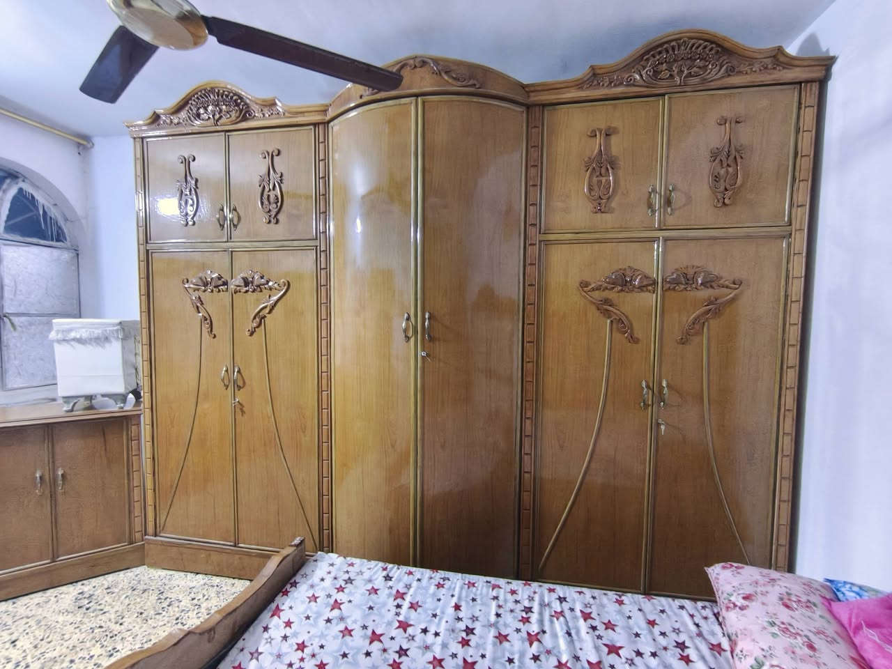 سلام عليكم
غرفة نوم صاج عراقيه 
 #اصلية وضخمه #للبيع 
7 قطع مع دوشك جربايه
 بعده بل جيس ما مفتوح 
نضافه 95من 100 صار شهر من جبته
 سعر مناسب جداً ( مليون ٣٠٠ ) وبيه مجال بسيط
 مكاني بغداد حي الجهاد رقم ***********
