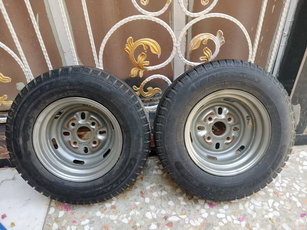 سلام عليكم
تاير ابو الخط هوة ويلة زوج 

النضافة مثل ما موجود بل صورة 

وجوبلس 

$ 100 قفل قفل 🔒🔒
المكان بغداد المعامل الباوية شارع الجامع 
‏‪***********‬‏
