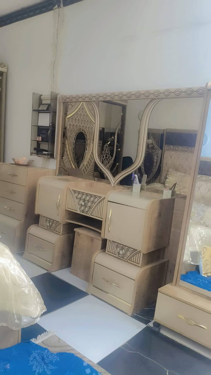 سلام عليكم غرفه نوم للبيع تركي  اخت الجديده 11قطعه سعر 1،500 الف  وبيهه مجال حك جيه مكاني كربلاء حي عامل   ***********
