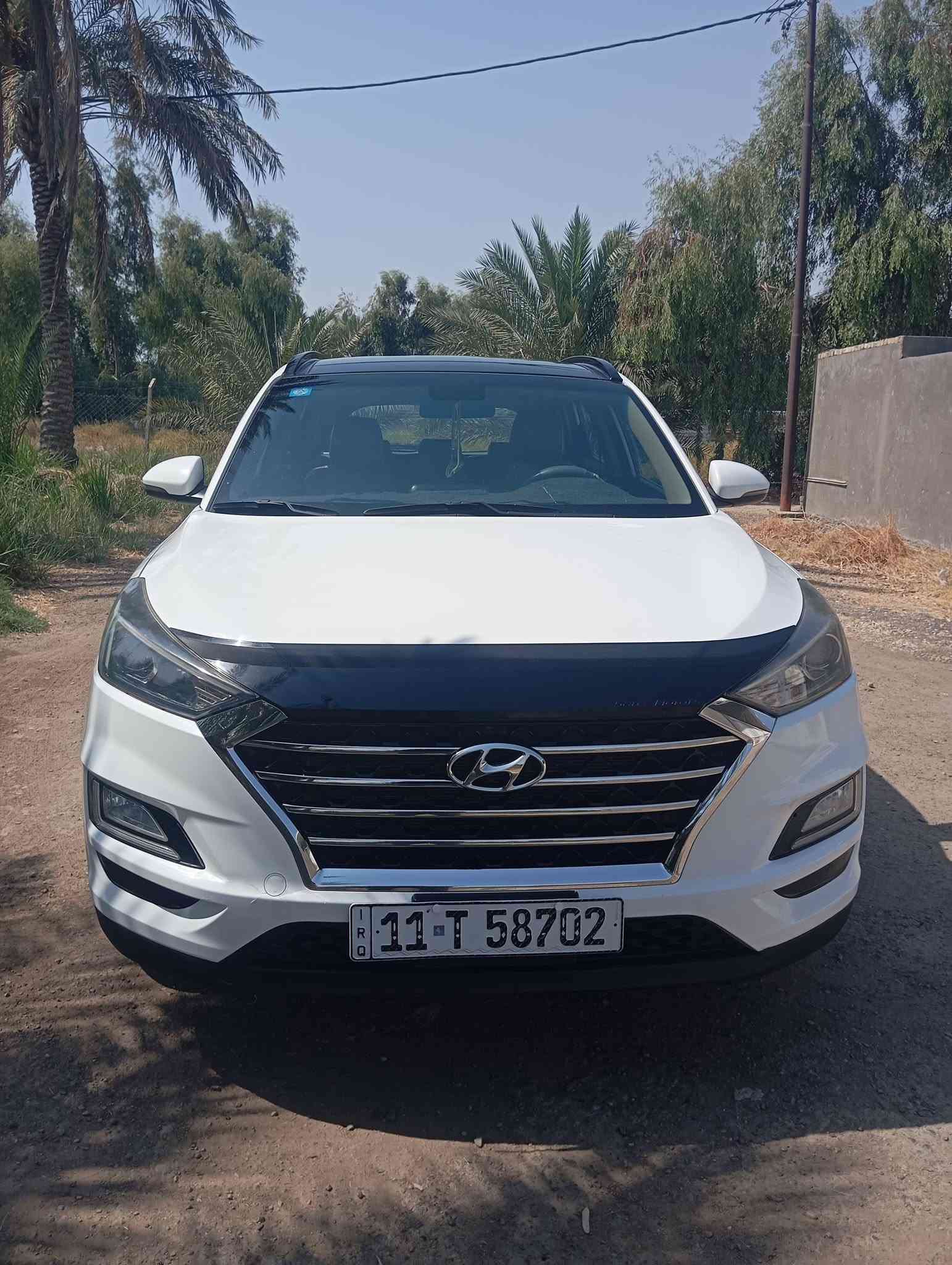 السلام عليكم
توسان 2019 خليجي  لون ابيض السياره مكفوله من الصبغ والتبديل عدا بارد بدون تعديل بالجاملغ الخلفي حداديه كير او مكينه كفاله السياره جديده
رقم بغداد دولي 
 فول مواصفات 
بانوراما 
بصمه تشغيل/بصمه ابواب
مكينه 2000دوش
كامره خلفيه 
سايد ابريك رجل 
اشاير بل مريء
درايف مود 
مريء AUTO شفط
ويل كروم 18 رياضي 
تحكم استيرن جهتين 
نظام CRUISE مثبت سرعه 
اكلاث وضعيات قياده (COMFORT عادي/ECO اقتصادي /SPORT رياضي) 
كشافات اماميه 
شاشه كبيره اصليه Andored
الشاشه ابلوتوث  
حساسات اماميه/ خلفيه 
ماشيه 200. الف السياره 
مكان السياره بابل محاويل ناحيه الامام الطريق السريع للاستفسار***********/*********** غير متواجد عالفيس
