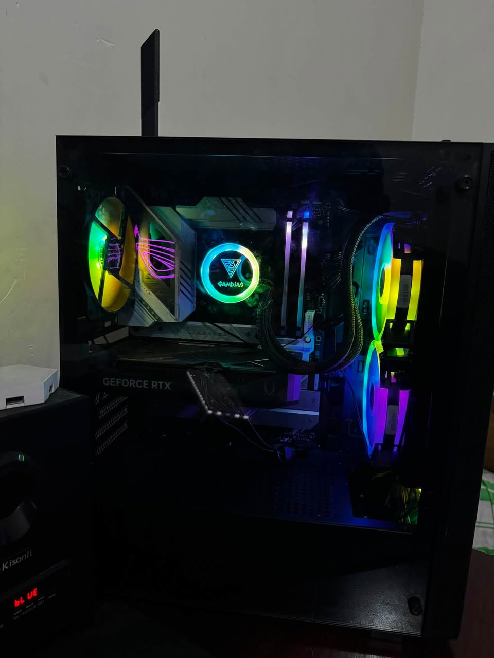 تجميعة كاملة للبيع جديدة كل القطع من اقوى البراندات 
كل كراتين القطع موجودة وبيها ضمان

CPU I5 14400F TRAY
MOTHERBOARD ASUS ROG STRIX Z790-A GAMING WIFI D4 
GPU VGA ZOTAC GAMING RTX 5060Ti 8GB OC TWIN EDGE
M.2 NVME ADATA 1TB LEGEND 800 PCle 4
RAM DESKTOP PNY 16GB DDR4 RGB
POWER SUPPLY XIGMATEK ODIN 700W GOLD
CPU COOLER CHONEM M2 240M 2FAN RGB
CASE FSP CMT196 BLACK RGB
التجميعة جديدة مستخدمة فقط شهر واقل 
سعر الكيس فقط مليون و900 الف والتجميعة مكفلتني اكثر بهواي
والي يريد هاردات اضافية عادي 
SSD 512 اكس راي 60 الف
HDD 2T هارد  60 الف
كيبورد ريد سويج 45 الف
ماوس اجاز 40 الف
جوستيك 50 الف
شاشة ASUS 100hz  حجم 24 سعرها 100 الف 
ملاحظة : التجميعة ما ادزها توصيل بدون عربون 
مكاني واسط كوت ***********
توصيل موجود
