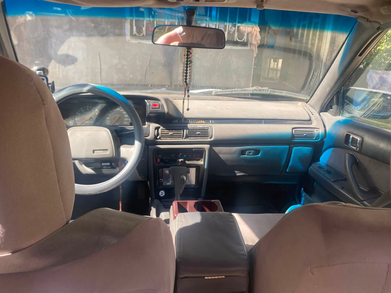 تيوتا كامري موديل 91 للبيع مكانهه ديالى رقمهه ديالى سنويه لل 28 سعرهه  40 ورقه وبيهه مجال حك جيتك اتصل ودلل 
***********
