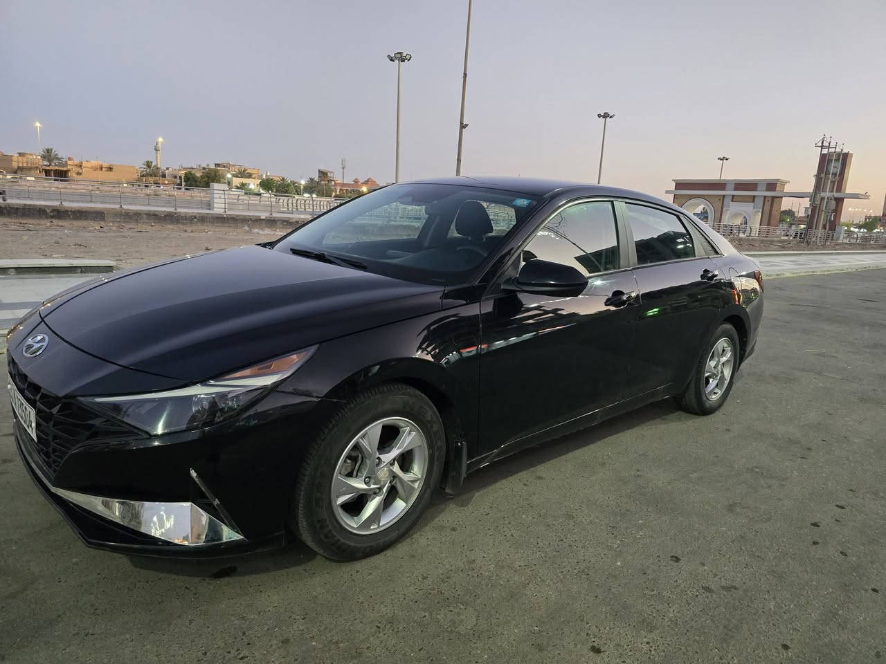 هيونداي إلانتره
• **الموديل:** 2022 (وارد أمريكي - فئة SE).
• **المكينة:** 2,000 سي سي 
• **الشواصي واللغود:** مكفولة 100% (لا قص ولا تعديل ).
• **الإيرباك:** مكفول 100% (سليم ).
• **الضرر:** 2 قطع  
📌 **المواصفات المختصرة:**
شاشة كبيرة، كاميرا خلفية دوارة، رادارات أمان (تحديد مسار + مانع تصادم أمامي وخلفي)، أبل كاربلاي، مثبت سرعة، تحكم ستيرن، وأنظمة قيادة متعددة.
(السيارة جاهزة، رقم ميسان الجديد،).
**السعر:** **138 ورقة** ( وبيه مجال بعد)
 **المكان:** ميسان / العمارة.
**للاتصال:** ***********
