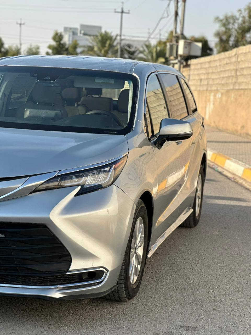 السلام عليكم Toyota Sienna2023هايبرد الضرر 5قطع صبغ +شاصي جهت سايق السعر195وبيه مجال السيارة حرة تترقم جميع المحفظات ما عده الإقليم الشراي يتصل *********** باقي التفاصيل اتصل او راسلني واتساب👍🏻
