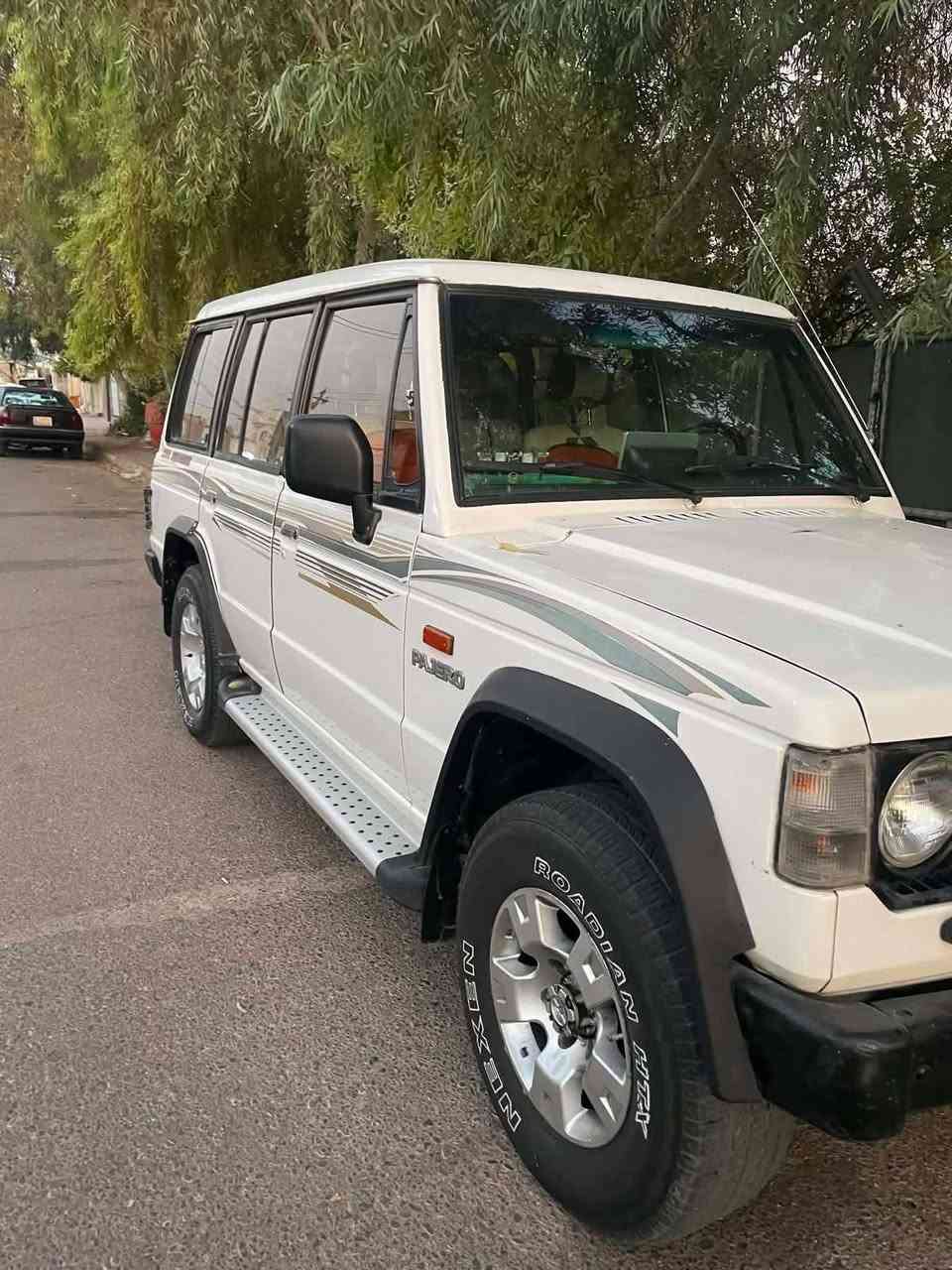 باجيرو موديل 90 محرك 6 بلادي رقم سليمانيه دبل اكسل شغال تبريد شغال ورقم الماني جديد سنوياً 2028 صبغ حزام جماليه فقط مكان السياره بغداد  رقم موبايل *********** تعرفون بعد سيارات الشماليه شلون يصير نظيف سعر 60

