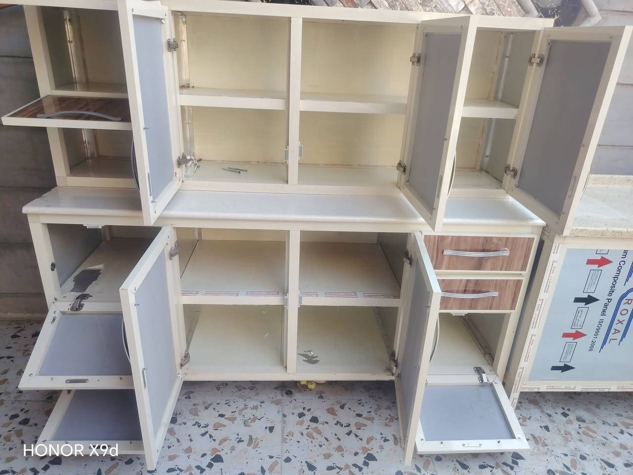كاونتر تفصال حطاطه 3 قطع مرمر كامل السعر 300 وبي مجال الشراي يتصل أو يدخل خاص *********** مكاني كركوك حي الحجاج
