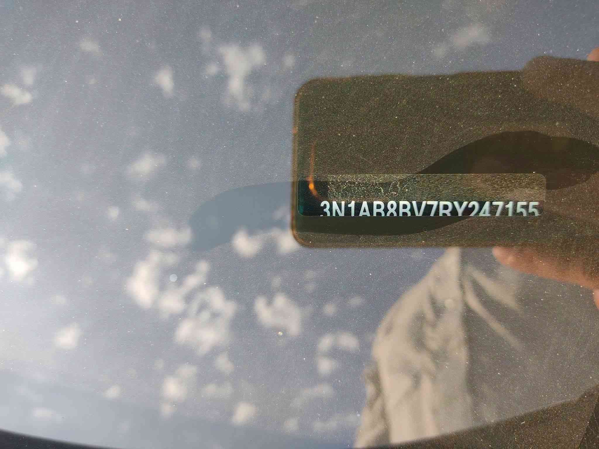 نيسان سنترا • بدون تفاصيل