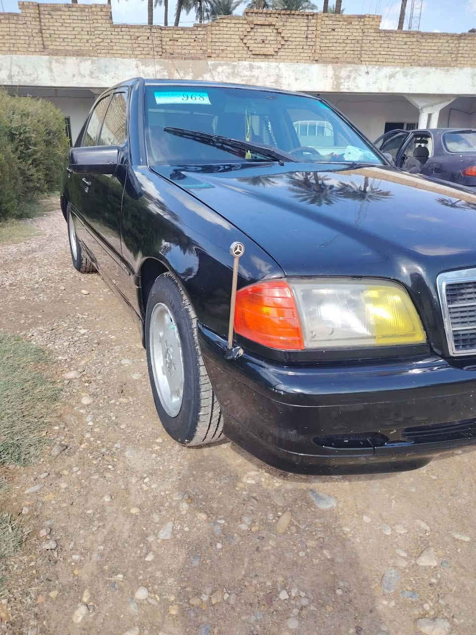 سلام عليكم 
مارسدس c200 للبيع    او مراوس حسب القناعه 
موديل 1994
رقم بغداد 
محرك محور VVT 3000.  كير ومحرك جدد بس سياره بيه دخانه بل كبس القوي 
حداديه جديده  
جام تحكم كهرباء 
تبريد نقص فريز فقط منضومه جاهزه 
السياره جاهزه من كلشي 
السعر45وبيه مجال
مكان السيارة الصويره 
للاستفسار ***********
