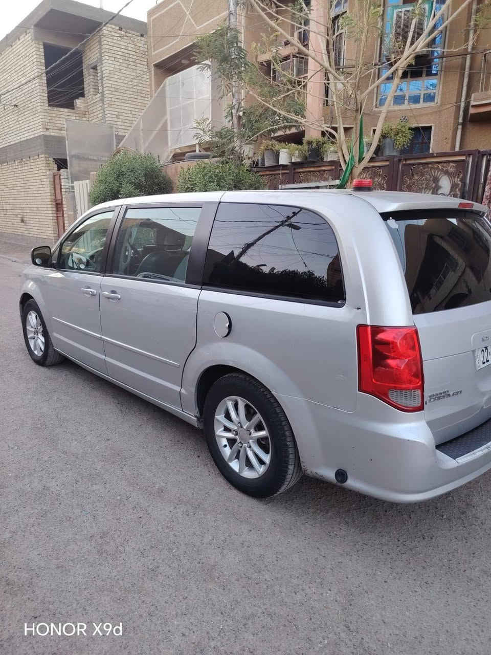 @السلام عليكم دوج كرفان موديل 2012 مكينة وكير كفاله تبريد ثلاث قطع بيبان ميكانيكي السياره داخله كلين وهنا انطخت ابو ستوته ونصبغ الجاملغ
بدون دواخل رقم اربيل شمالي بسمي شخصيا تحويل مباشر
سنويه جديده ورقم دولي تخم تاير وصدر ومشط كله جديد
جاهزه ربع متصرف عليها واحلى من الصور السونار مرفق
 مكاني بغداد الكرخ قرب تقاطع درويش السعر 117 وبيها مجال
***********
