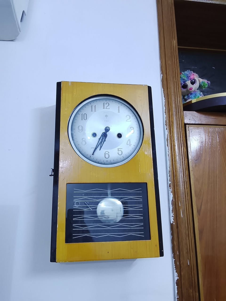 ساعة جدارية • شغالة • نظافة ٩٠٪