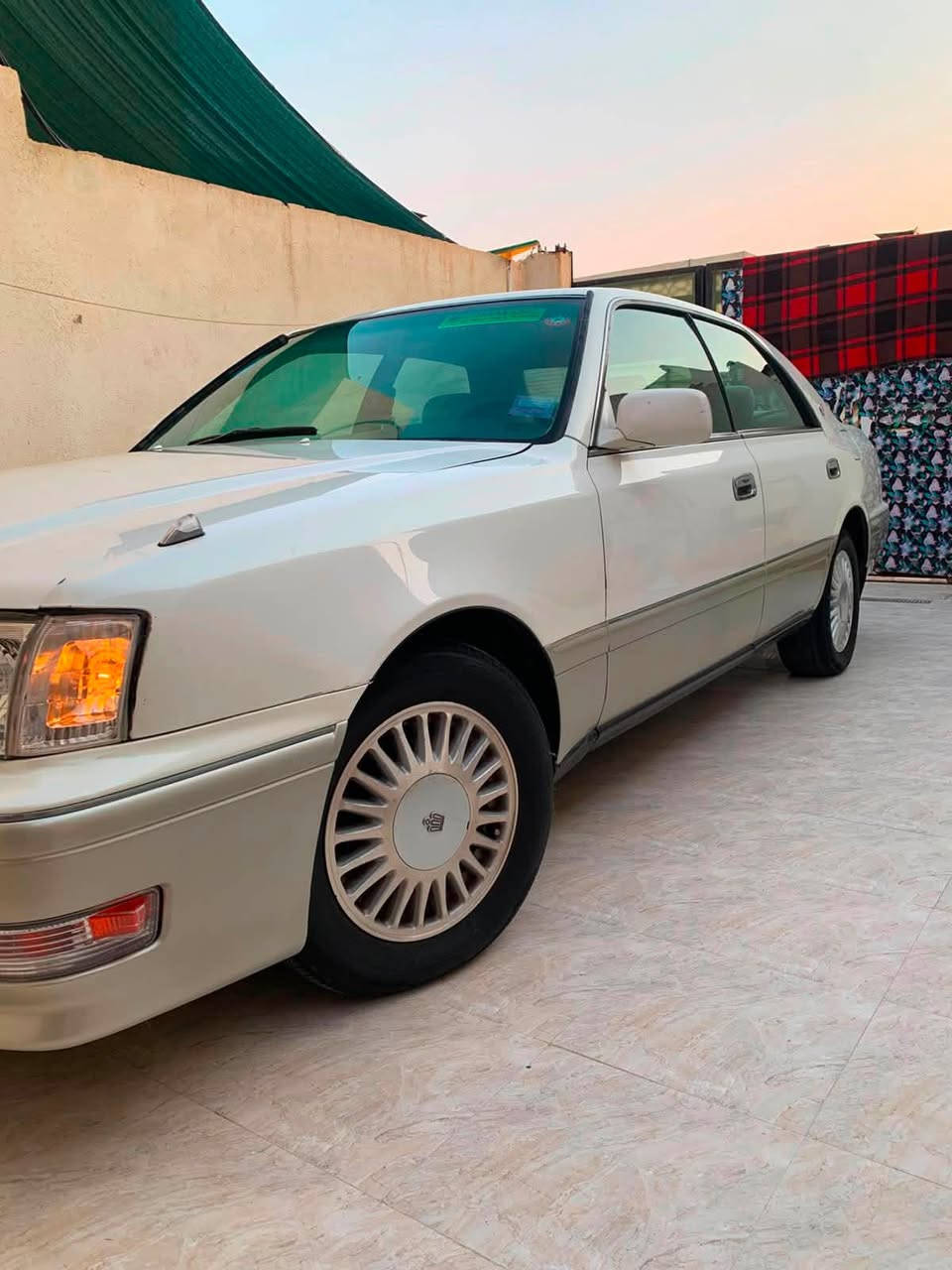 السلام عليكم
راس الثور موديل 1997 فول مواصفات عدا الفتحه شاصي 55 كشنات كهرباىيه شاشه تاب 
 كفاله عامه  من الكص والنقل جثه والضربه والعيب الشرعي وكافه الاصوليات رقم بصره نكليزي
كير مكينه حداده تبريد شرط ثلج جاهزه من كلشي  
مكان السياره بصره
السعر 1***********15
