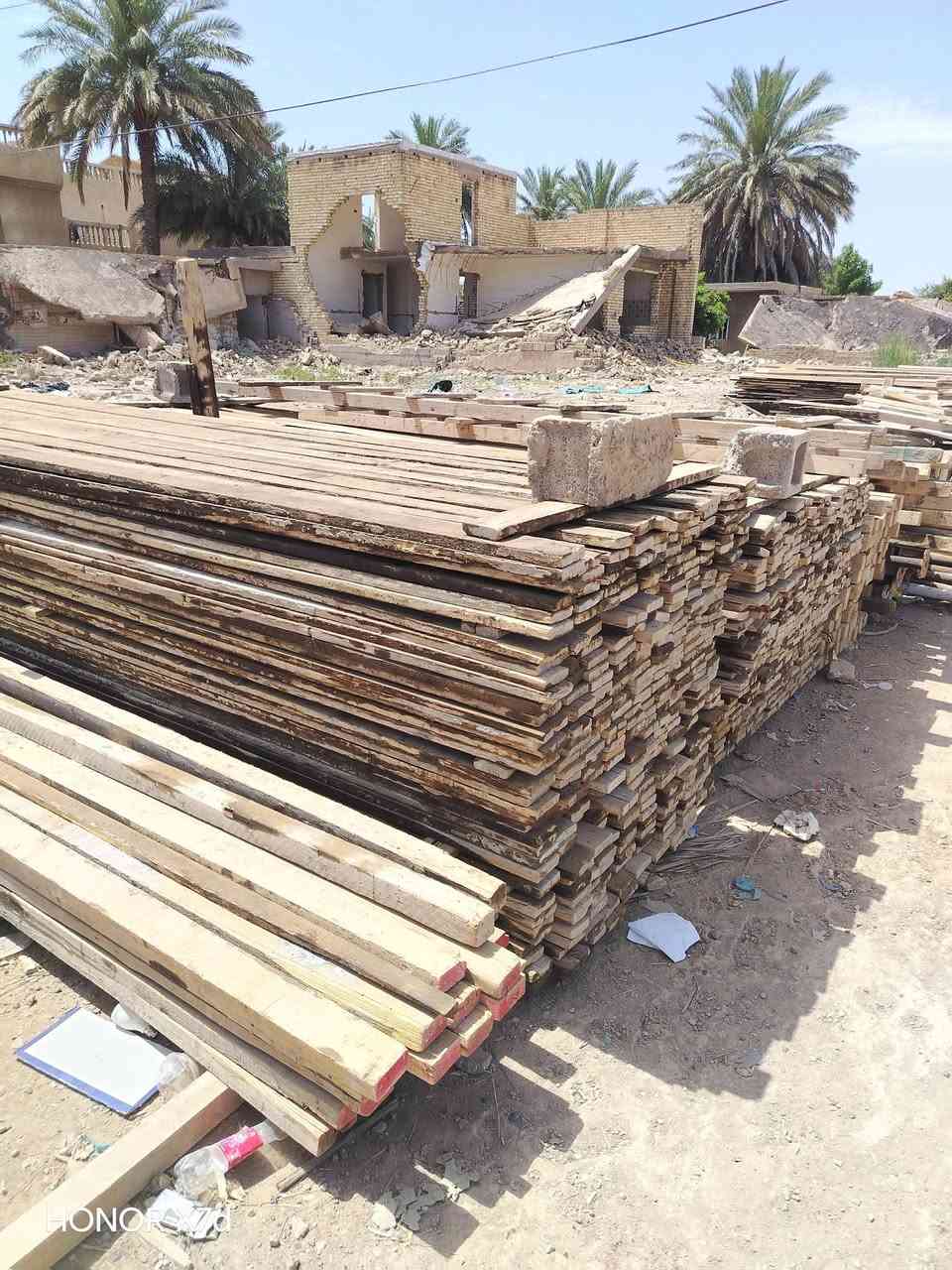 السلام عليكم كروبنا الطيبين قالب خشب للبيع كله نظيف  يدك 300متر ***********
