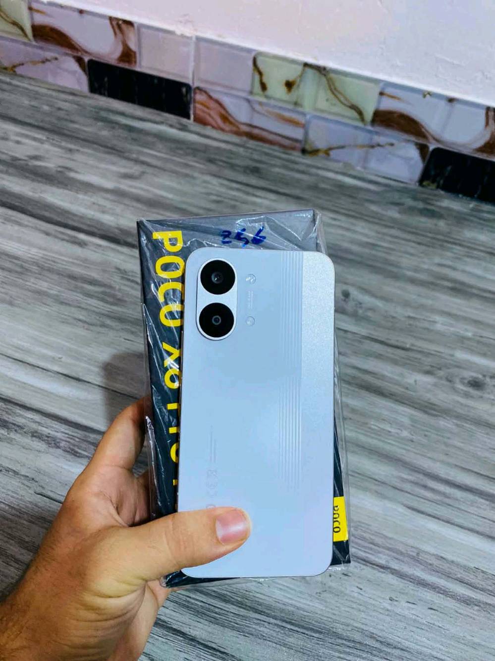 سلام عليكم 
وحش العاب
Poco X8 Pro Max 
لون ابيض بوضع الوكالة الملحقات مامفتوحة  ويا كفرين 
سعة التخزين: 256
المعالج: Dimensity 9500s مخيف 
بطارية 100دورات الشحن 10 
سعة البطارية 8500
 جديد إستعمال 20 يوم 
بيع او مراوس عدا الايفون 
بغداد زعفرانية 
***********