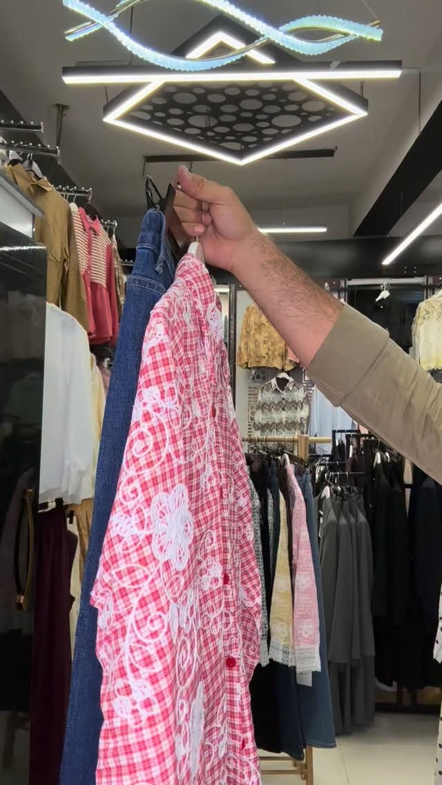 لارين للألبسه النسائيه 
موديلات جديده وعروض سعر القطعه 15
القياس 38-40-42-44-46-48
العنوان -بابل -المسيب -مجمع مضر النجار 
خدمه توصيل كافه محافظات العراق 
***********وات ساب
