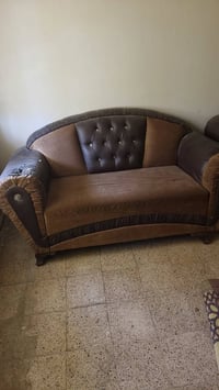 كنب • جانب أيمن • مع مخاديد