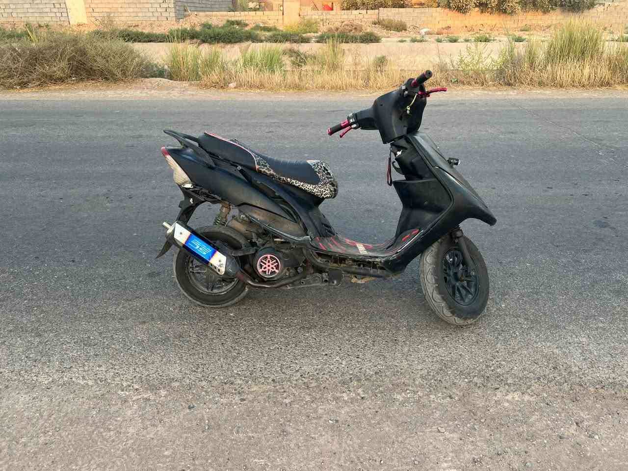 دام سلام عليكم دراجه ماكس عدله نضافه فول كفراتهه حلوه كلوبان اماميه خلفيه دبل اشاره امام وخلف، + بومه مشدوده جديد  عالي ناصي صلنصه رياضي بريك بلمكان شلعتهه حلوه سعر 400 وبيهه مجال الشراي ***********
