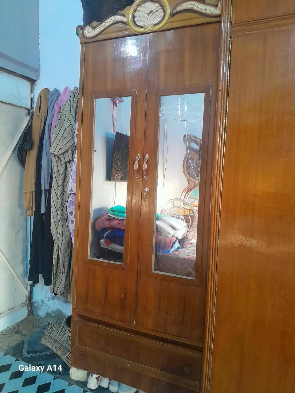 غرفه اخشاب للبيع صاج عراقي داخل خارج حطاطه كاطون الرحمة ***********
بيها مجال شي قليل

نص مكتوب في الصور:
- Galaxy A14