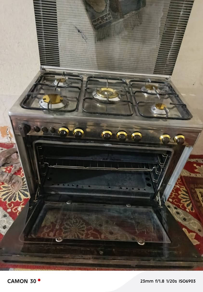 طباخ مصري شرط نار وفران ونضافه للبيع كربلاء ***********
