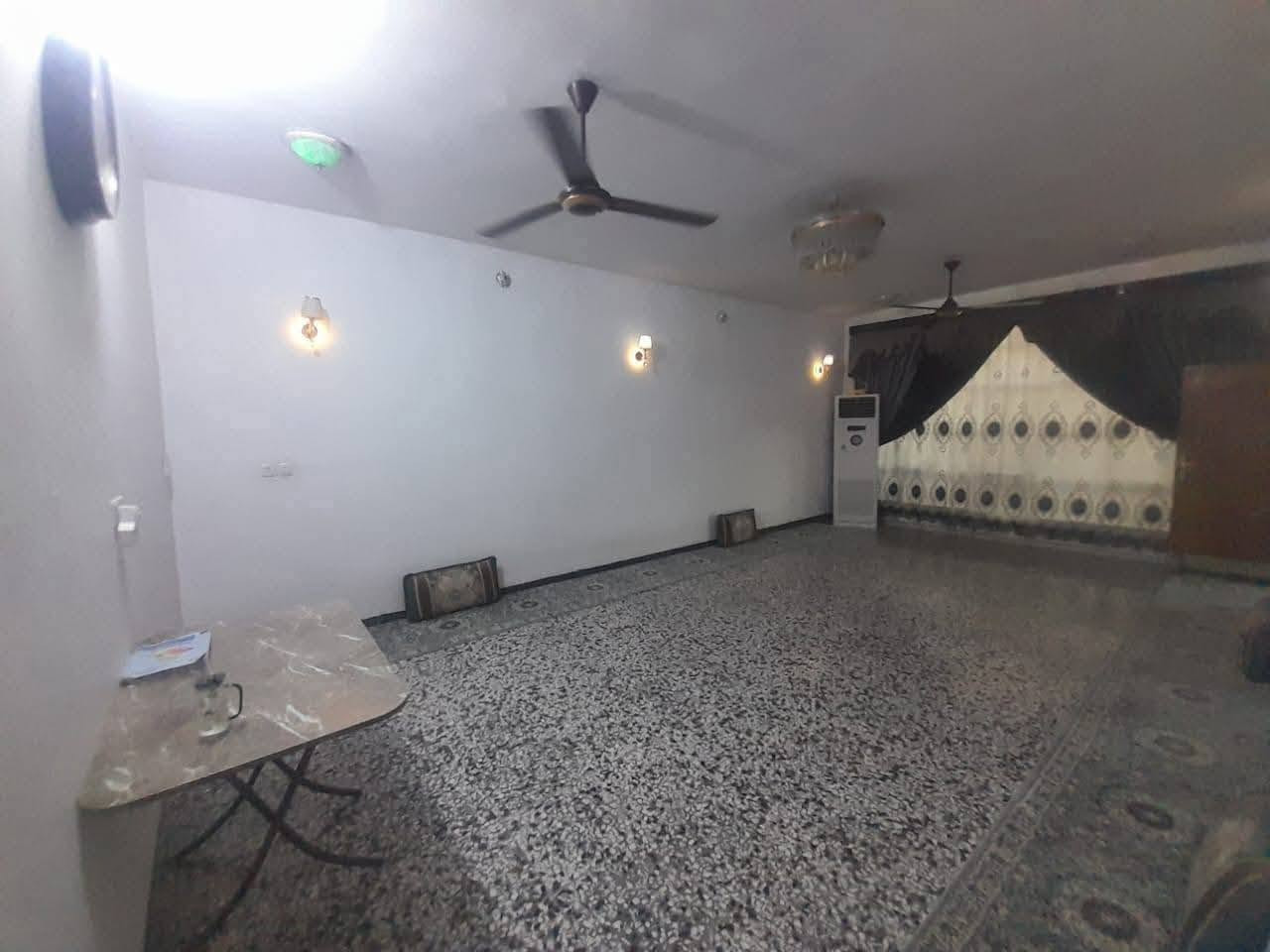 دار سكن للبيع مساحته ( 400 م )
واجه ( 19م * 21،5م ) طابو زراعي سند / 25 المساحة الكليه للسند ( 1،5 دونم ) بناء طابوق 🧱 سنة 2018 
يحتوي البيت على :- أستقبال وصاله ومطبخ سيراميك وغرفة نوم عدد 2 وصحيات داخليه وخارجيه وكراج سياره وحديقه جانبيه ارضية البيت كاشي سليمانية والجدران سيراميك 
متوفر جميع الخدمات وقريب على سوق أبو غريب 
السعر / 150 مليون وبيه مجال للجاد بالشراء ( البيع مكاتبه مصدقه من كاتب عدل )
العنوان / بغداد- ابو غريب - الناحيه - البستان - قرب جامع الحسن 
للأستفسار أكثر يرجى الاتصال على الارقام التاليه:-
*********** أتصال + واتساب 
*********** أتصال 
مكتب الديار للوساطة العقارية ( أبو عمر الزوبعي ) 
عمولة المكتب ‎%‎1
