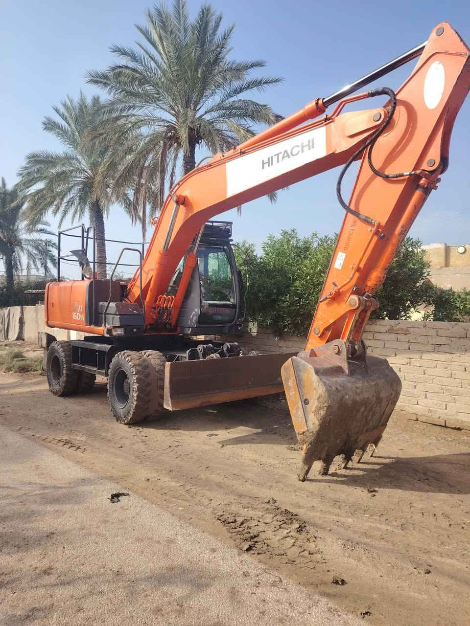 حفاره للبيع موديل ٢٠٠٦ الستفسار *********** خاص ما اجاوب

نص مكتوب في الصور:
- ***********