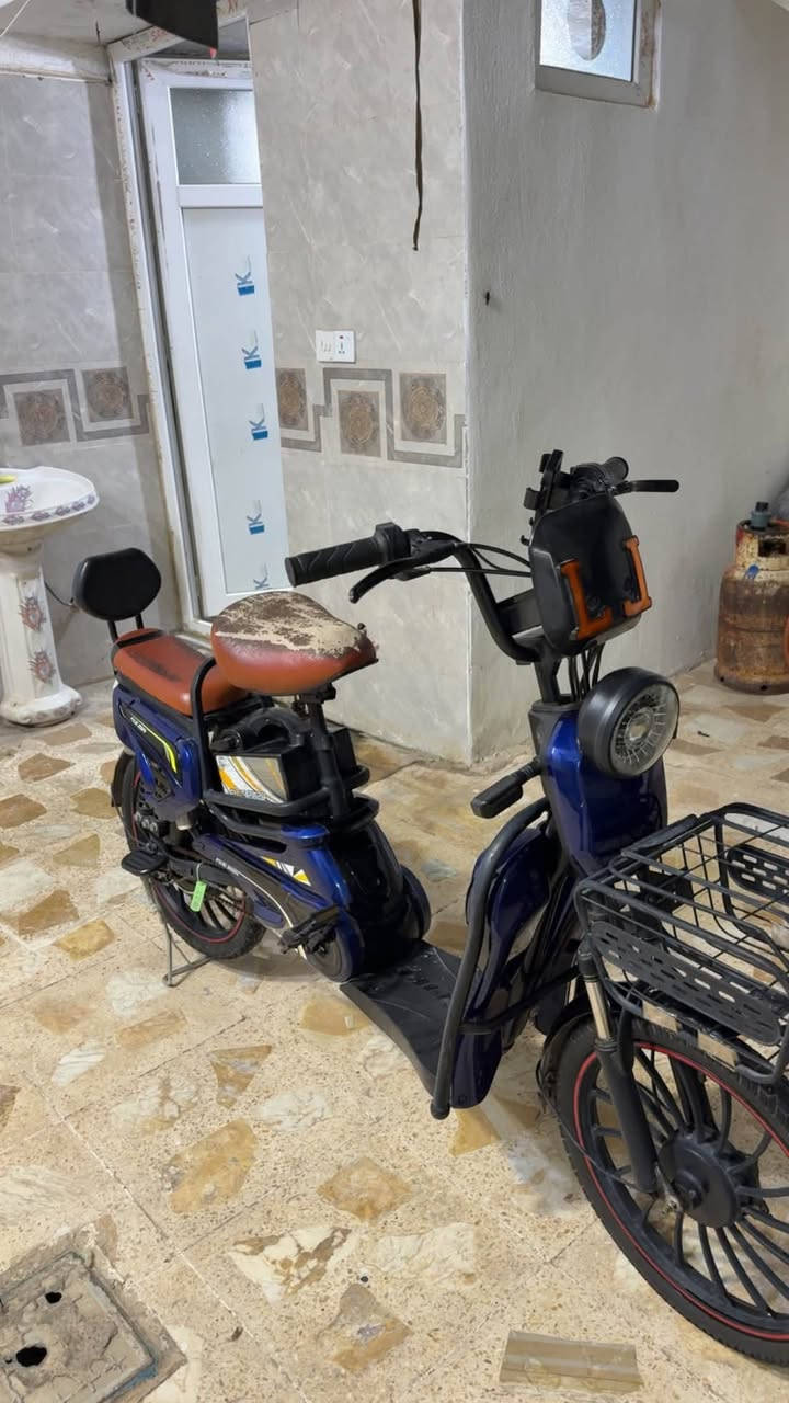 قيم واخذ فقط بطارياتو تعبانات شويه وبريك خلفي مابي.. دراجة شحن للبيع
جميع الكهربائيات شغالة.. 
***********
