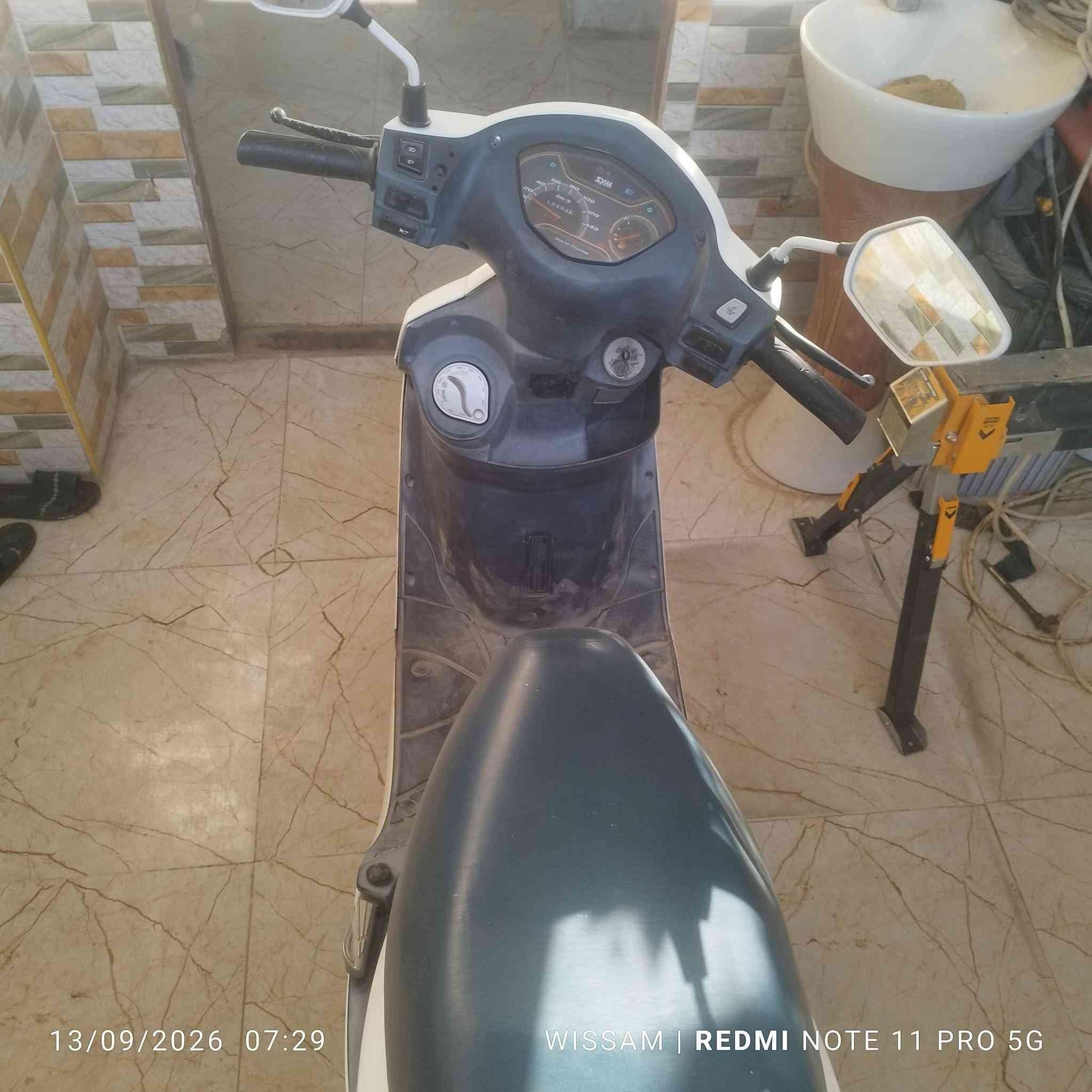 دراجه سيام   عل وضع الشركه جديدة
شرط تشلع الكاع اول تحريكه  ما مفتوح بيهه برغي 
سعر 700  بيه مجال     شراي يتصل او واتساب     ***********
