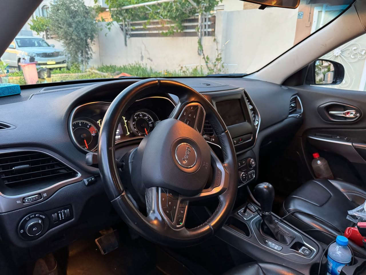JEEP CHEROKEE-- 2019
سلام عليكم
جيب شيروكى بزون رقم ربيل
قطعتين صبغ بدون ايرباك
 
4 سلندر 2.4 تنفس طبيعي 
الكاميرا الخلفيه
 رادار امامي 
حساسات خلفيه 

 كشنات جلد مواصفات latitudeus 
 صورالحادث مرفقه
سعر 150 و بي مجال
📍العنوان.اربيل 
☎️*********** أربيل, العراق
