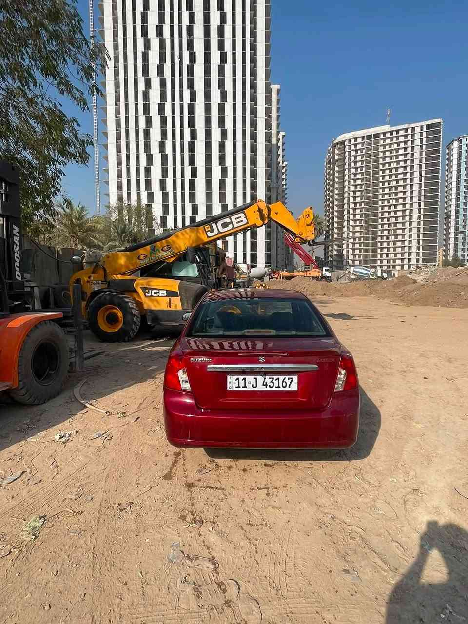 فورنزا موديل ٢٠٠٨
مكانه بغداد مرواس فقط 
سياره جاهزه على آخر حبابه 
تخم تاير جديد 
صدر كله جديد امامي خلفي 
كير محرك كفاله 
تبريد ثلج 
سياره بلاديه لاصبغ لا معجون سياره جاهزه للأخير 
‏***********
