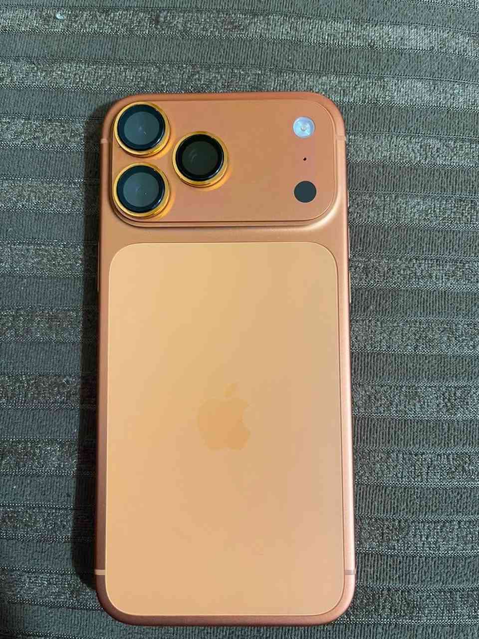 السلام عليكم جهاز ايفون 17pro mas
Esim ذاكره 256  
غراضة كامله 

بطارية 98‎%‎ جهاز نظيف جداً ماعدا طخه خفيفه بالاطار موضحه بالصور السعر 1650 وبي مجال بسيط 

للتواصل خاص 

او الاتصال ع الرقم ***********
