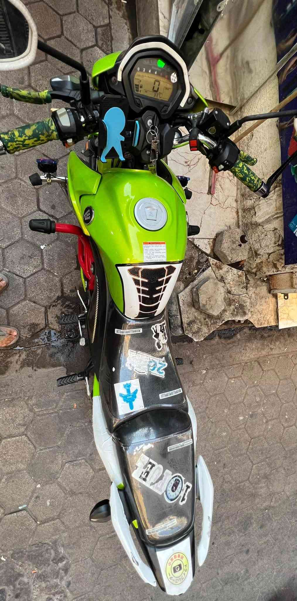 من رخصه الادمن
هاوجي ka  بطح موديل ٢٣ مسجل  لوحات إنكليزي تحويل تحويل اي وقت ثاني يوم هم ايصير 
الدراجه فول مجمبزه مناقصه اي شي دهن بعده جديد او ١٥ والبانزين مفول بل ١٠ لترات 
نضافه الدراجه ١٠٠ بالميه برغي ما مشدود عالمحرك 
ونضافه الكشر لك جديد لا بيه كلبه ولا كلشي 
لان من المحل للبيت شغلي 

ملاحضه فقط بيه دخنه خفيفه يراد تنضيف الكابريتر وصخه 
اني ما عندي مجال لان ارجع من الشغل بال ٩ وره 

المهم السعر ١٧ ونص /// وبيه مجال قليل 
للتواصل هذه رقمي  او وخاص ***********
