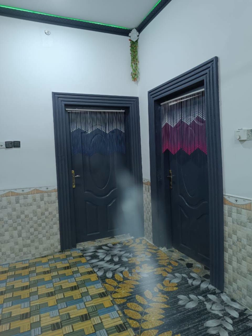 دار سكن للبيع 200م طابو صرف مداور ثاني يوم 
جاهز من كلشي وجميع الخدمات متوفره قريب جدا على المدارس ثانويه وابتدائيه عرض الفرع 10 متر 
يحتوي على... غرفتين وديوانيه كبيره وصاله ومطبخ وصحيات وطارمه بناء جديد 2020 
العنوان...التضحية نهاية شارع البقاع قرب ثانوية قبضة الهدى
السعر...145 
للاستفسار اكثر الاتصال على الرقم التالي ***********
