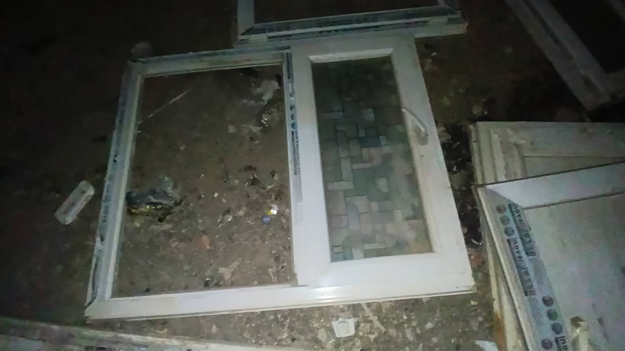 سندوش 25 وحده اقل وحده طول 4 متر نضيفات 8 شبابيج 5 ام 3 جام و3 شبابيك ام 2 جام مغسله نضيفه يرادله بس غسل وبلايودات 2 ام 4 متر  كلشي نضيف وسعر مناسب مكاني بشمري وهاذ رقمي***********
