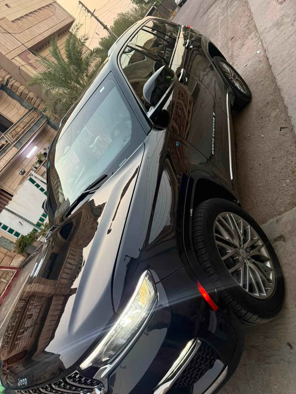 جيب سومنت  فول واحد على واحد
شكل الخليجي 

3انضمه/بانزين/كهرباء/هايبرد 

الشكل الجديد  5   راكب.

الموديل :24. (وارد امريكي )

اللون اسود متغير 

المحرك :. 2000/تيربو . 

العداد : 28 كيلو .

السيارة حادثها 4 قطع صبغ ابيعلك احزام
بدون دواخل 

* دفع رباعي 4x4 . 

* رادار امامي مع مانع تصادم . 

* تحذير الخروج عن المسار 

* ⁠السقف بنورامه 3وضعيات
* تحذير النقطة عمياء.

* ويل قياس 20 انج سومنت  .*

*دشبول دجتل مع شاشه بمواصفات عاليه

*شاشه الحجم الكبير 

* نظام الخرائط (GPS)

* كاميرا داخلية محيطيه  360 درجه  . 

* كاميرا خلفية اماميه وجوانب 5كامرات 

* المصابيح الأمامية زنون .

* كشافات الضباب زنون .     

* تشغيل عن بعد .

* صندوق كهربائي وتحساس .

*شفتات بالستيرن.

*استيرن كهرباء

*الگير ماوس مع وضعيات قياده متعدده.

* مقصورة المركبه تختيم السومنت 
* ⁠خشب الصاج اليطالي 
* ⁠وداخل بيجي 

* حفظ وضعيات الجلوس (ميموري) . 

* المقاعد جلد بالكامل

* المقاعد الأمامية كهربائية  .

* المقاعد الأمامية وتدفئة وتبريد 

* المقاعد الخلفية تدفئة وتبريد .

*سايد بريك بصمه.

*فول تحكمات ستيرن امامي خلفي.

*عشره  ايرباك بالدشبول ولتكم ولكراسي

* سستم صوت . 

* انارة داخلية LED . 

* حساسات خلفية . .

* مكيف خلفي مع وحدة تحكم منفصلة . 

* تدفئة ستيرن . 

* مرايا متحسسه للضوء العالي . 

* مانع تصادم خلفي .

* بلوتوث تلفون . 

* محدد سرعة . 

* نظام التشغيل والاطفاء الاوتوماتيكي 

رقم بغداد بأسمي

مكانها بغداد البنوك 
‭+964 773 887 4870
