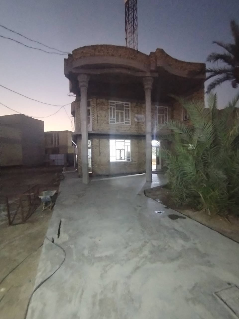 السلام عليكم
دار للبيع مع قطعه جانبيه مع حديقه اماميه صغيره
مساحة الدار ٤٢٠ م
ماسحتة القطعة ٢٤٠ م
المجموع الكلي ٦٦٠م
الدار طابقين كامل بمعنى الكلمه
يحتوي الطابق الأول على
1_ غرفتين نوم
2_صاله
3_مطبخ 
4_ مجمع صحصيات 

يحتوي الطابق الثاني على
1_ ثلاث غرف نوم 
2_صاله 
3_ مجمع صحصيات
الموقع البكرلي الشارع المقابل مدرسة البحتري
وسعر كلش مناسب
للاستفسار التواصل مع الأرقام التالية
***********
***********
