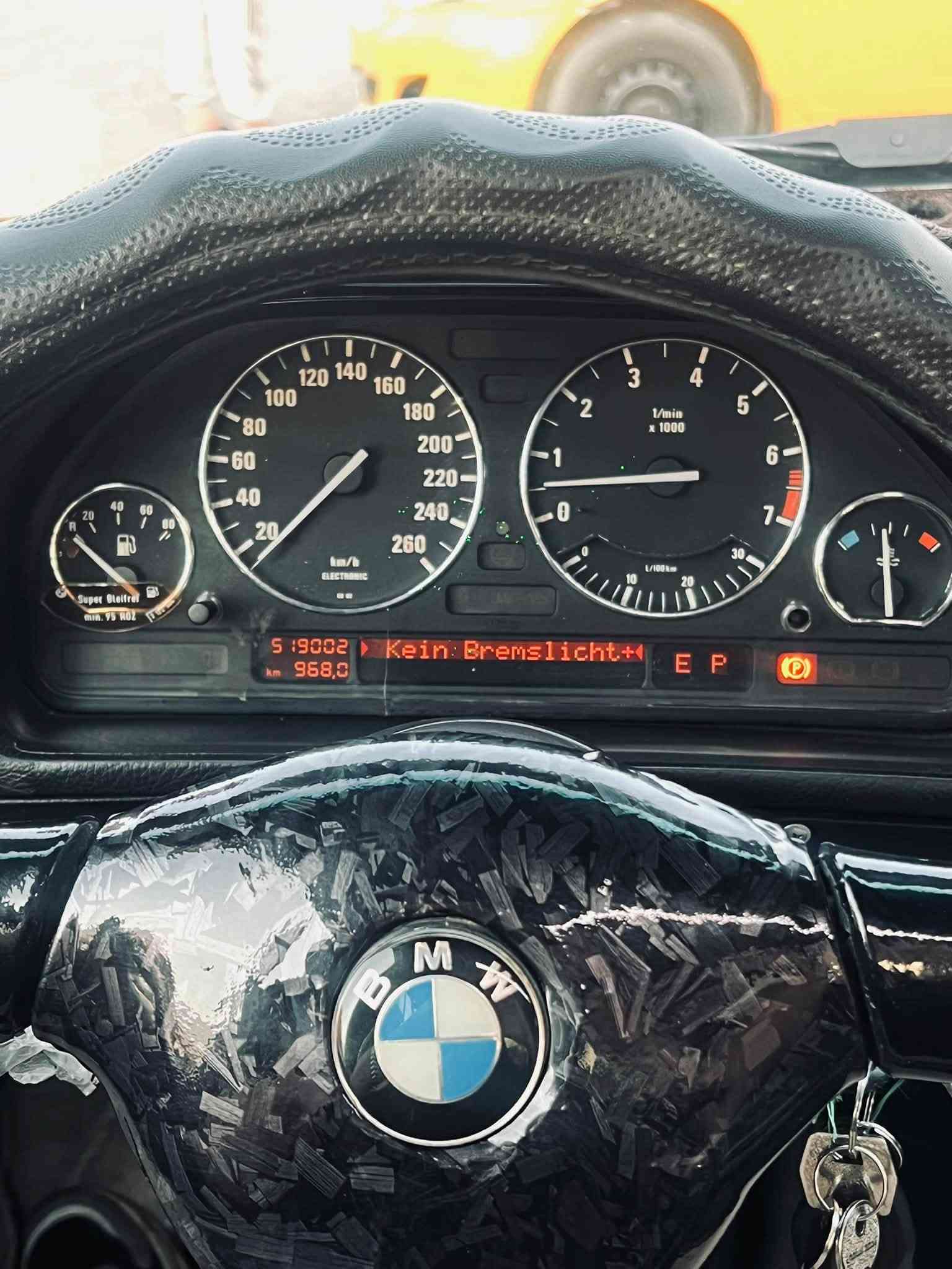 سلام عليكم
بي ام 525i 
اصل وفصل 
محرك مسكر عدل 
موديل 91 بجم عريض 
سلايت اربع 4️⃣ جام كهرباء 
سياره مابيها أي نقص وكلشي بيها جديد 
سنويه للا 2030 
‏عنوان كركوك 
سعر 53 بيها مجال 
شراي خابرني وتدلل 
***********
