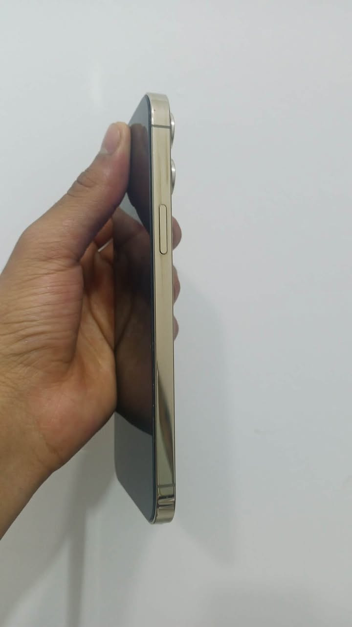 سلام عليكم
١٢ برو ماكس للبيع نضيف كلش بلاد كلشي ما مبدل بي نضافه كدامك البطاريه ٧٨ السعر ٥٥٠ وبي مجال بسيط لتواصل *********** واتساب
