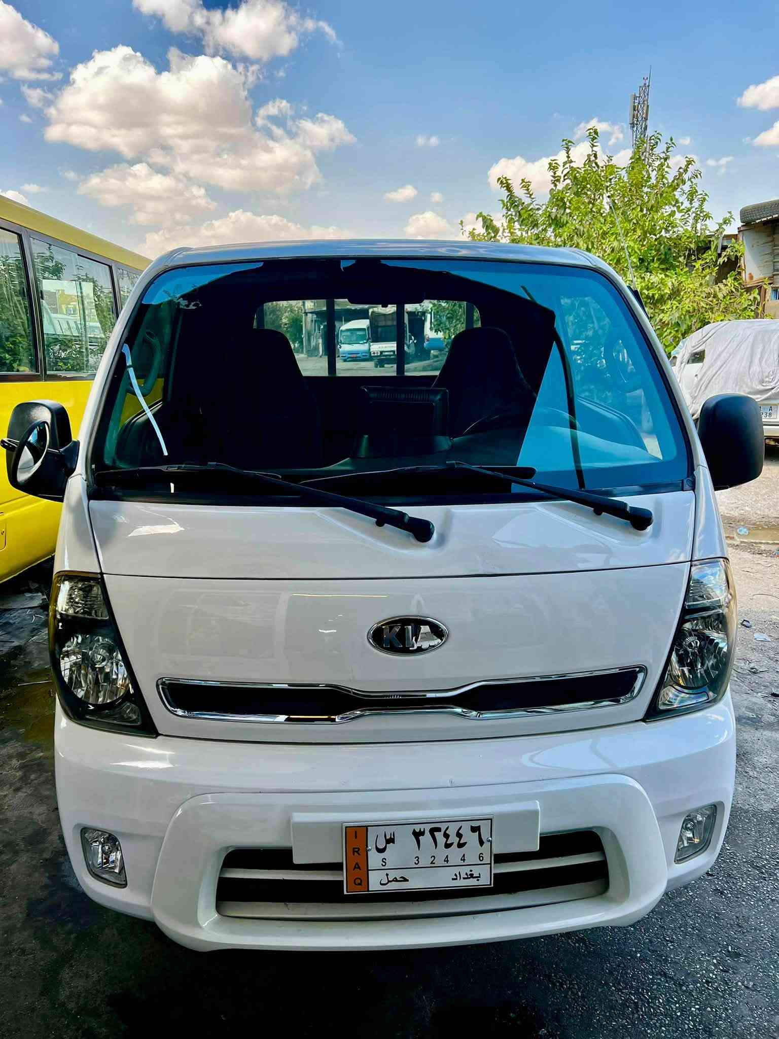 کیا براوە
کیا ٣٠٠٠ سۆپەر مەکینە رەش مرخوب
کیا ٢٠١٣ سەیارەکە تێر مەسروفە قترە خایسی نیە
گیرومەکینە اکسلی تەبرید بە شەرت 
٦تایەی لۆکی لە ژیرایە شاشە ئایپاتە کامیرایە کوشن کارەبایە
***********
***********
