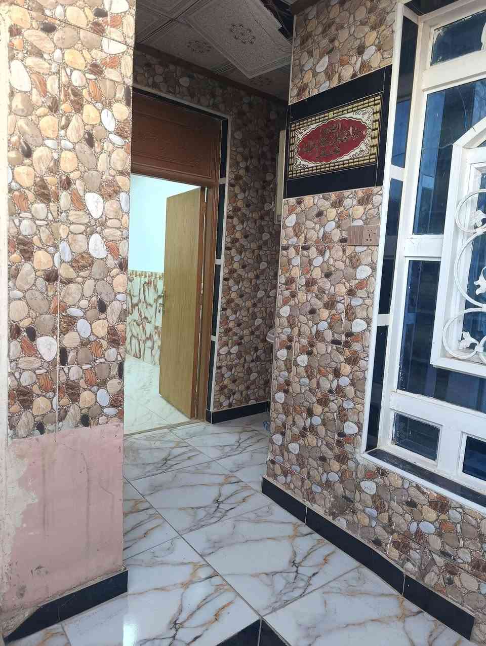 يا الله بيت للبيع المساحة 100مربعة ركن ع شارع 15
البيت يتكون من غرفتين وصالة واستقبال ومطبخ 

الاساس صب+السقف صب البناء نضيف مثل مواضح بالصور

علمآ البيت بي وكالة بغداد بيها صحة صدور 

مكان البيت حي النداء منطقة ال 59 
السعر.. 78.. وبي مجال للشراي

اي استفسار اتصل بالرقم ***********
