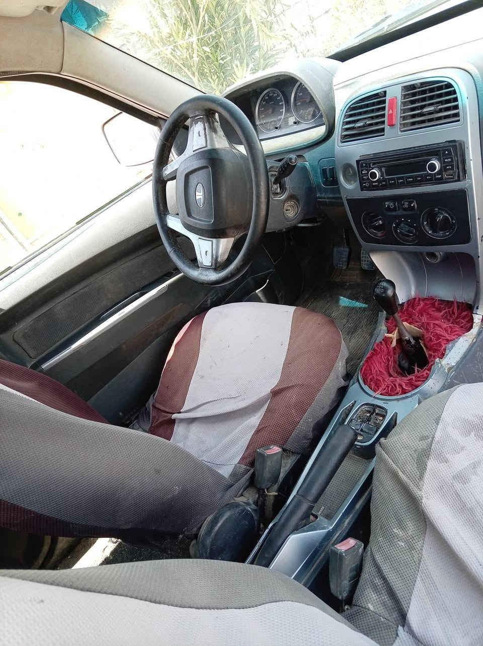 السلام عليكم تاتا هندي منفيس بدون رقم بس وراق بيه موديل 2014مكينه وكير ثري واي اكسن وباور وكشر كله مكفول دواخل كله مفوال سعرها 18وبيه مجال الشراي يتصل او واستاب ***********المكان ذي قار قضاء الدوايه

